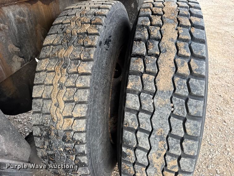 image for item DO2267 2006 International 7400 dump truck