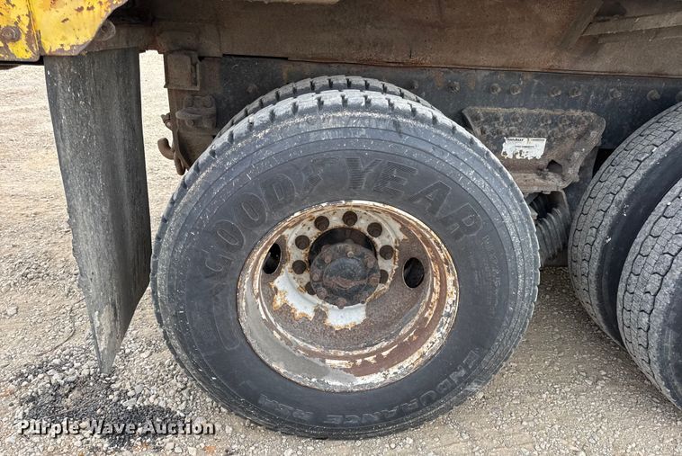 image for item DO2267 2006 International 7400 dump truck