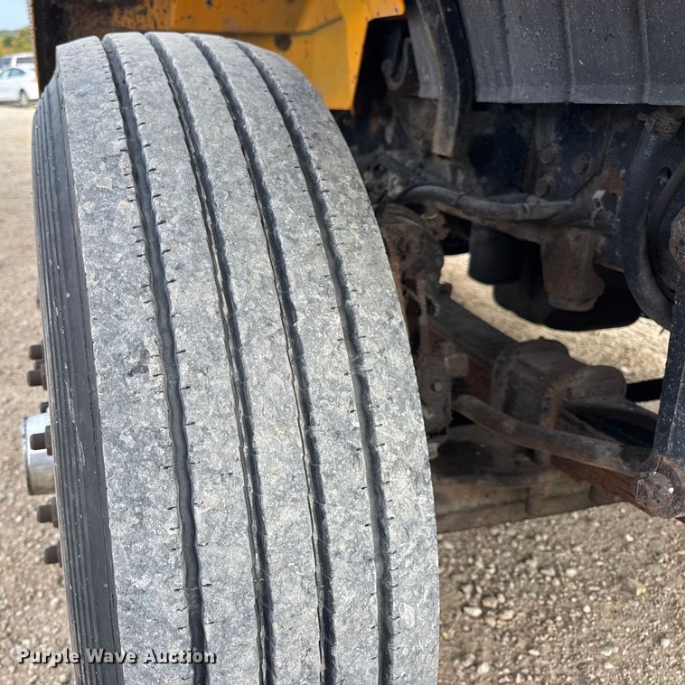 image for item DO2267 2006 International 7400 dump truck