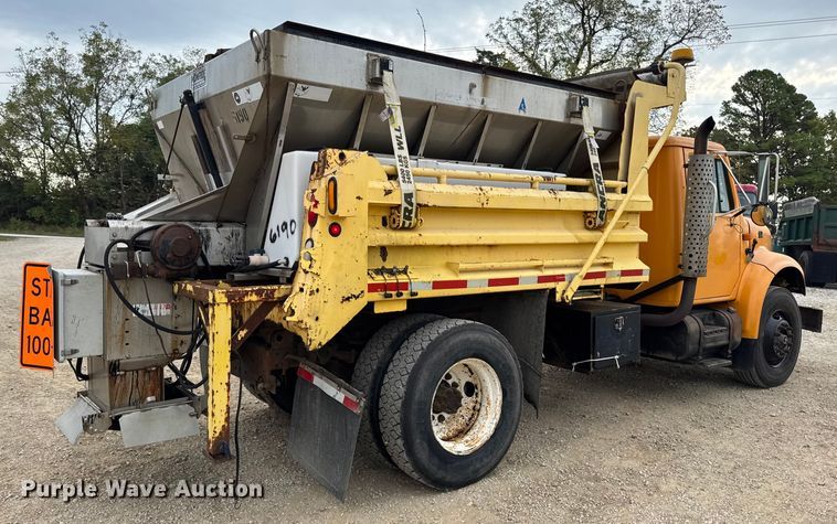 image for item DO2268 2000 International 4900 dump truck
