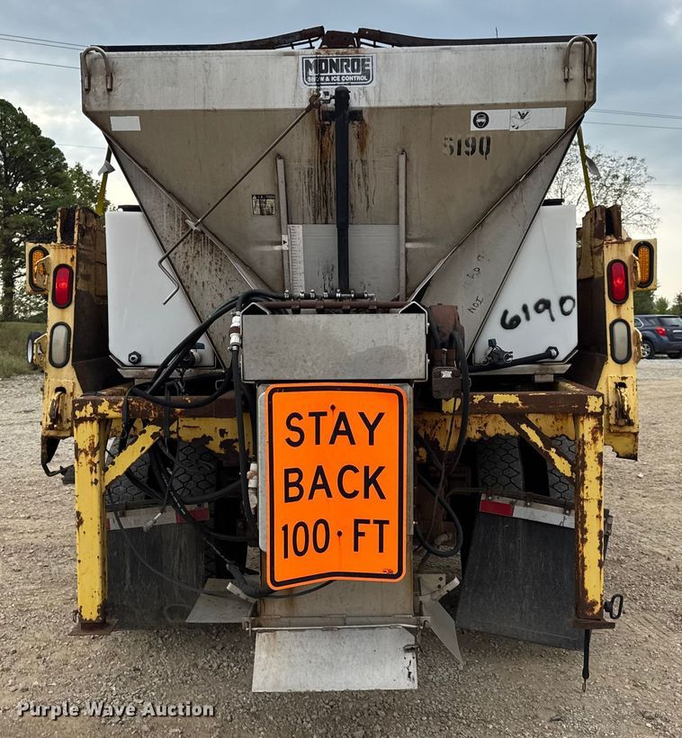 image for item DO2268 2000 International 4900 dump truck