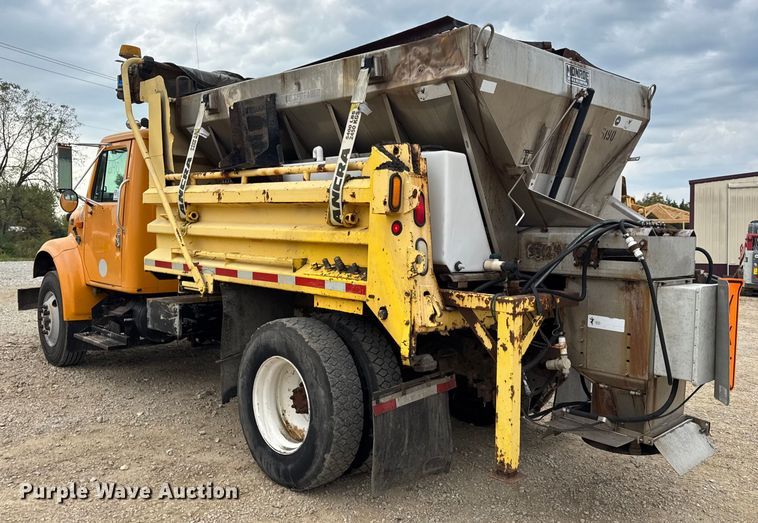 image for item DO2268 2000 International 4900 dump truck