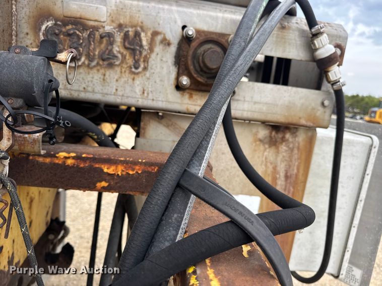 image for item DO2268 2000 International 4900 dump truck