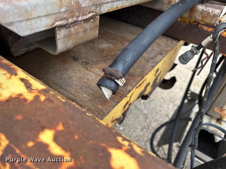 image for item DO2268 2000 International 4900 dump truck