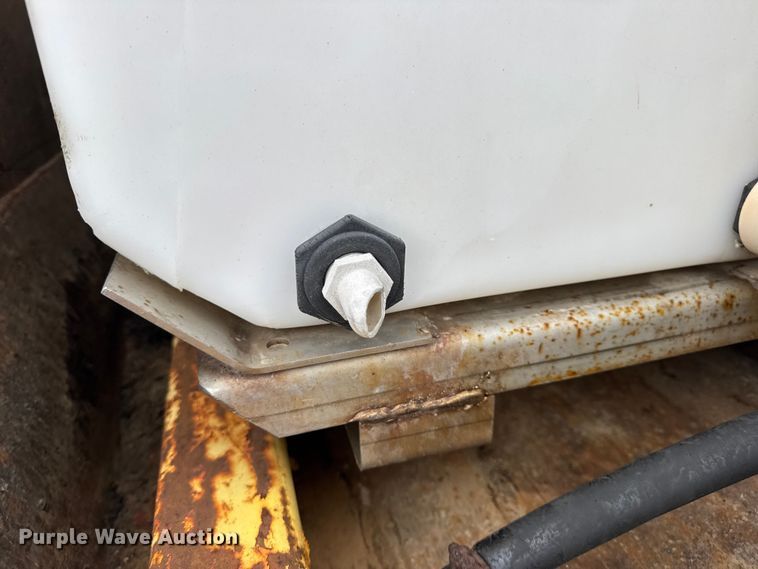 image for item DO2268 2000 International 4900 dump truck