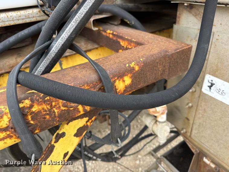 image for item DO2268 2000 International 4900 dump truck