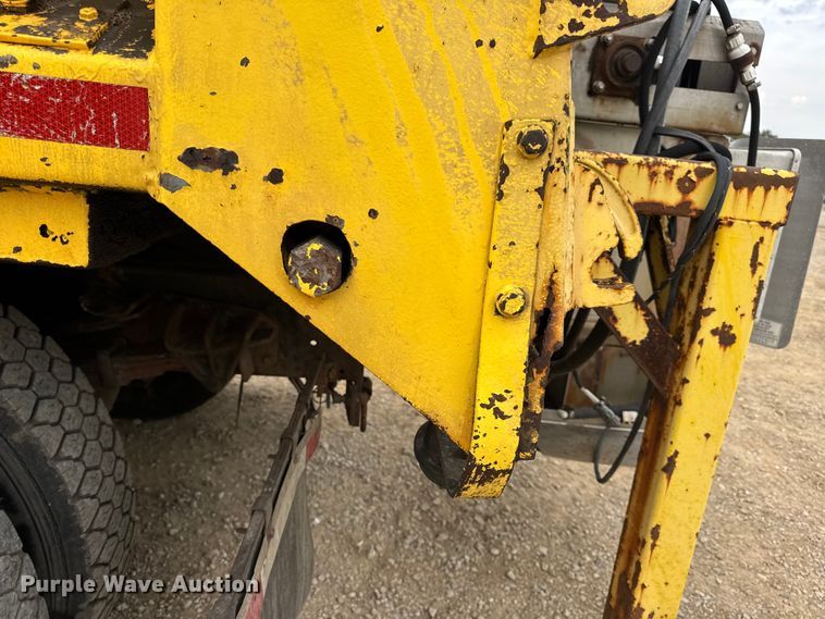 image for item DO2268 2000 International 4900 dump truck