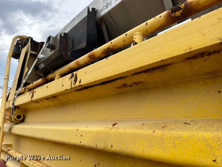 image for item DO2268 2000 International 4900 dump truck