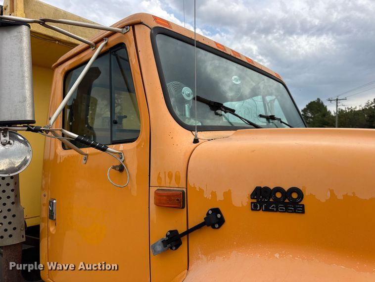 image for item DO2268 2000 International 4900 dump truck