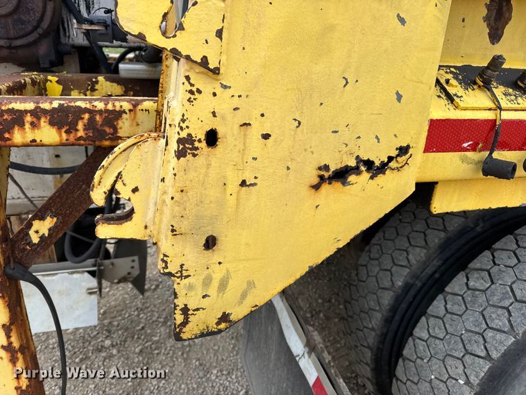 image for item DO2268 2000 International 4900 dump truck