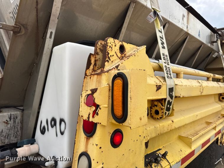 image for item DO2268 2000 International 4900 dump truck