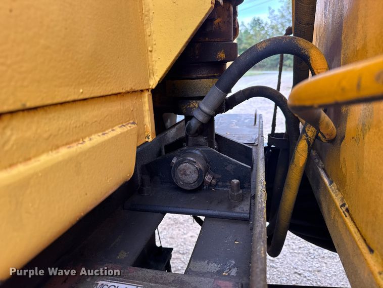 image for item DO2268 2000 International 4900 dump truck