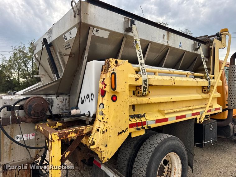 image for item DO2268 2000 International 4900 dump truck