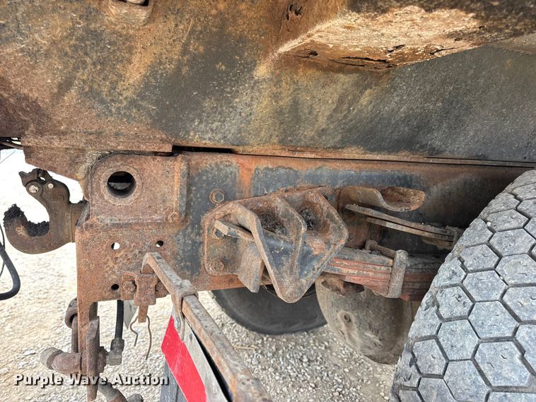 image for item DO2268 2000 International 4900 dump truck