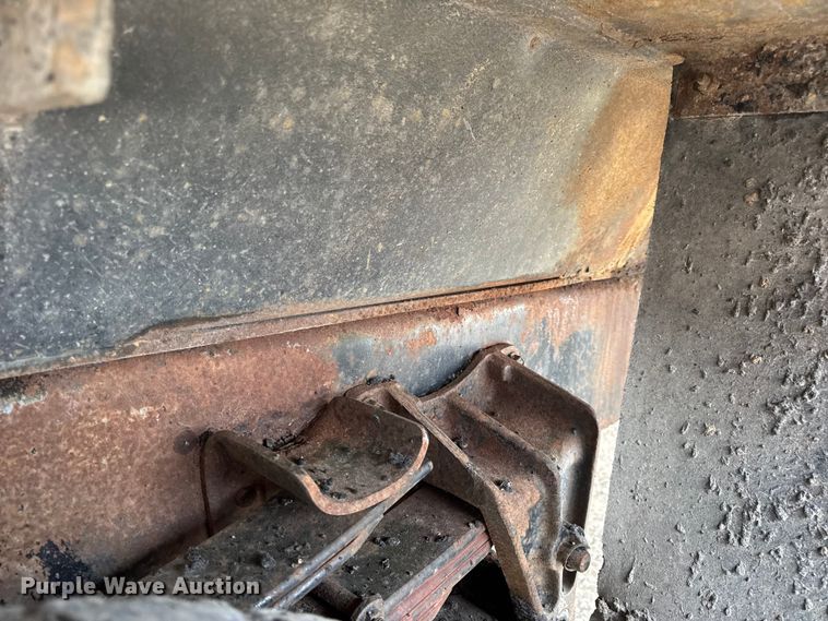 image for item DO2268 2000 International 4900 dump truck