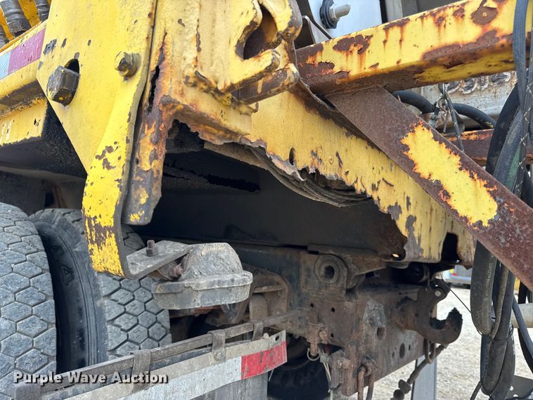 image for item DO2268 2000 International 4900 dump truck