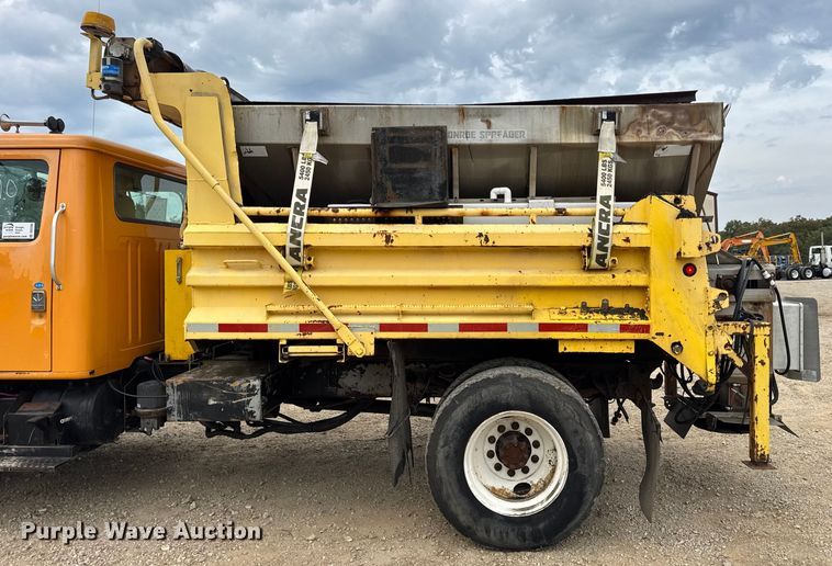 image for item DO2268 2000 International 4900 dump truck