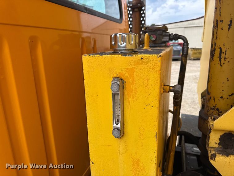 image for item DO2268 2000 International 4900 dump truck