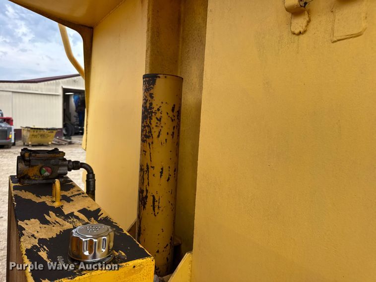 image for item DO2268 2000 International 4900 dump truck