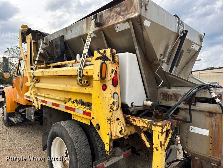 image for item DO2268 2000 International 4900 dump truck