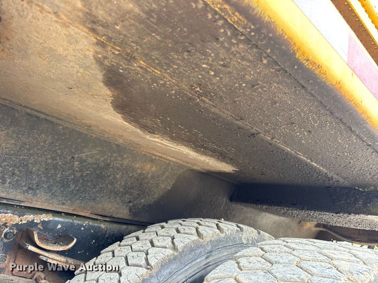 image for item DO2268 2000 International 4900 dump truck