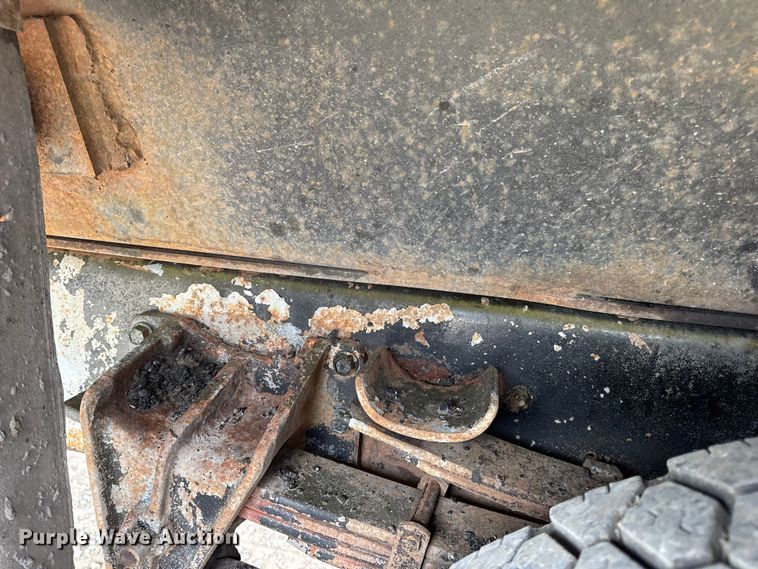 image for item DO2268 2000 International 4900 dump truck