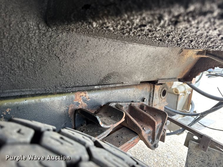 image for item DO2268 2000 International 4900 dump truck