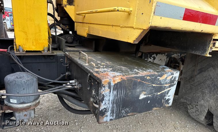 image for item DO2268 2000 International 4900 dump truck