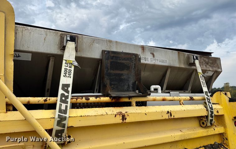 image for item DO2268 2000 International 4900 dump truck