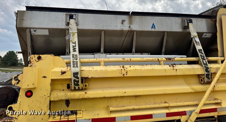 image for item DO2268 2000 International 4900 dump truck