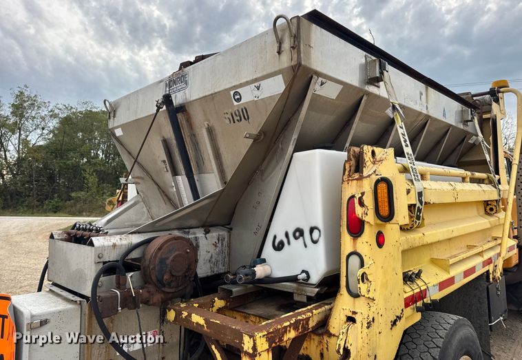 image for item DO2268 2000 International 4900 dump truck