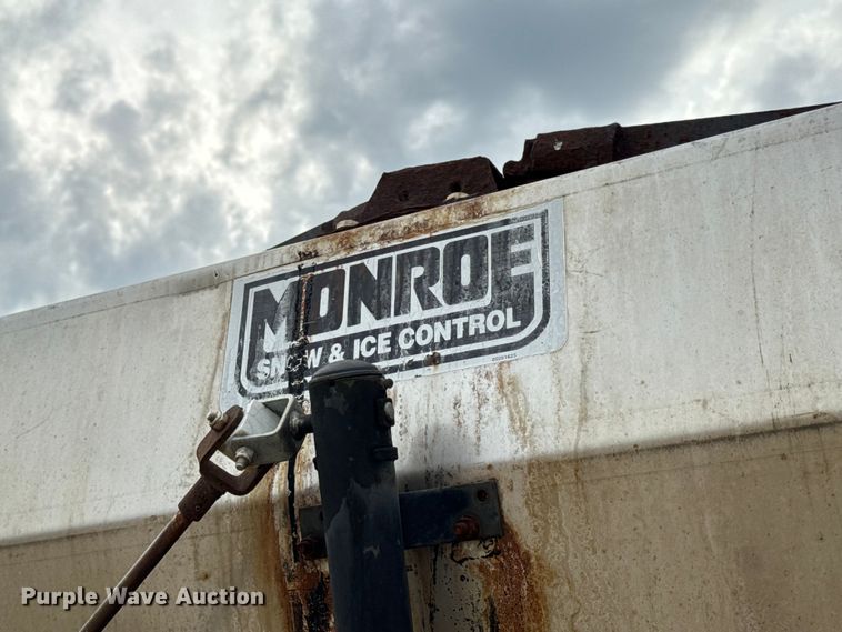 image for item DO2268 2000 International 4900 dump truck