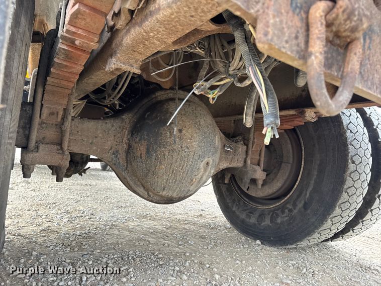 image for item DO2268 2000 International 4900 dump truck