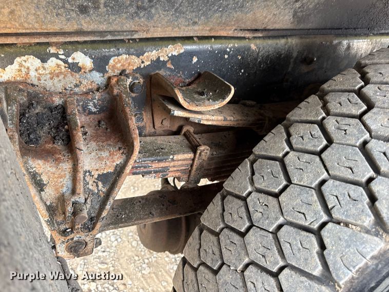 image for item DO2268 2000 International 4900 dump truck