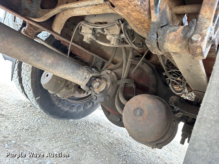 image for item DO2268 2000 International 4900 dump truck