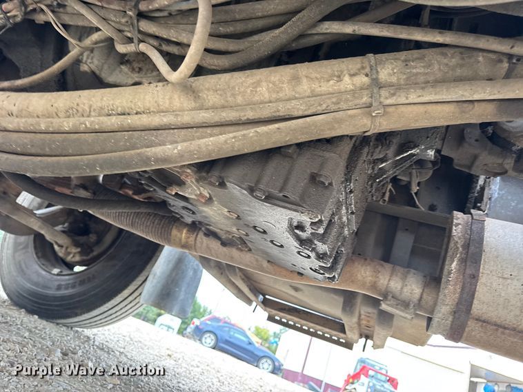 image for item DO2268 2000 International 4900 dump truck