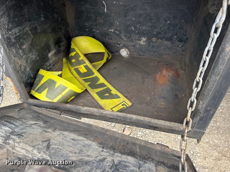 image for item DO2268 2000 International 4900 dump truck