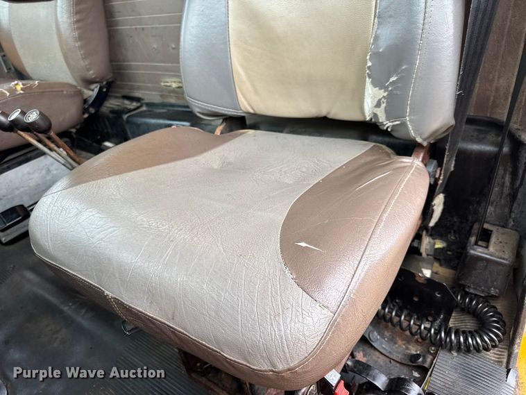 image for item DO2268 2000 International 4900 dump truck