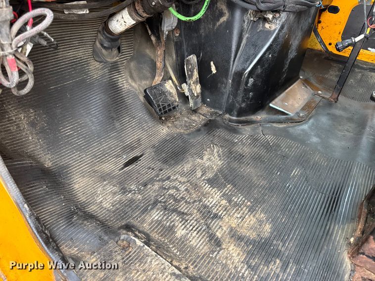 image for item DO2268 2000 International 4900 dump truck