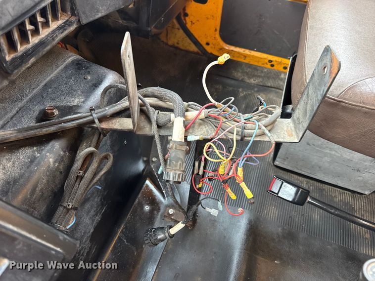 image for item DO2268 2000 International 4900 dump truck