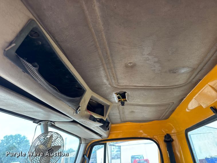 image for item DO2268 2000 International 4900 dump truck