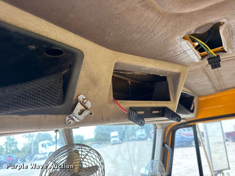 image for item DO2268 2000 International 4900 dump truck