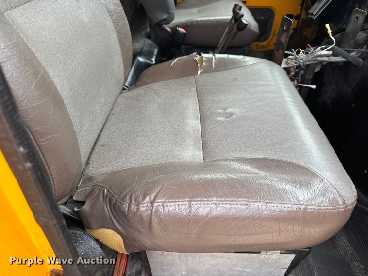 image for item DO2268 2000 International 4900 dump truck