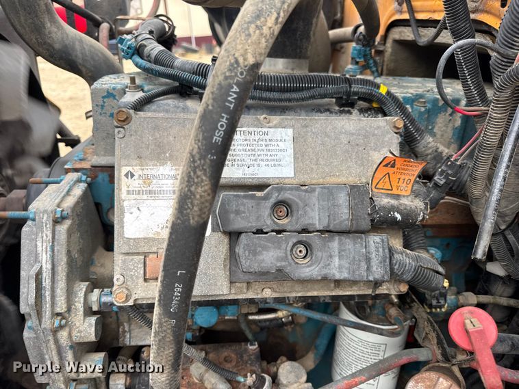 image for item DO2268 2000 International 4900 dump truck