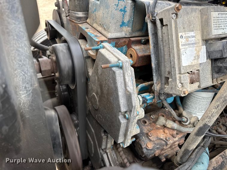 image for item DO2268 2000 International 4900 dump truck