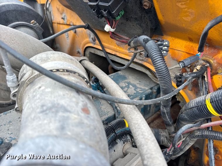 image for item DO2268 2000 International 4900 dump truck