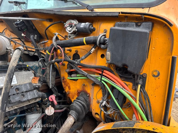 image for item DO2268 2000 International 4900 dump truck