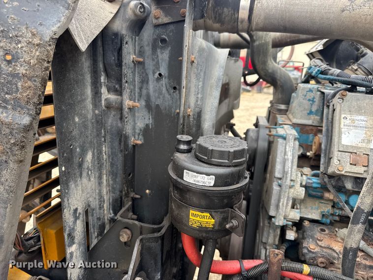 image for item DO2268 2000 International 4900 dump truck