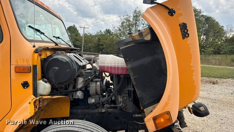 image for item DO2268 2000 International 4900 dump truck