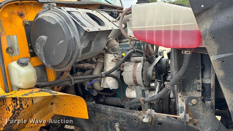 image for item DO2268 2000 International 4900 dump truck